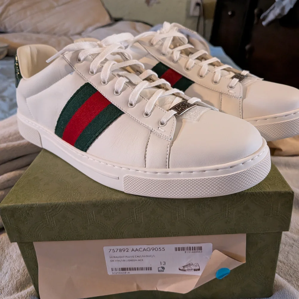 Gucci Ace Men's Cream Sneakers with Green and Red Accents Brand New - Picture 1 of 2